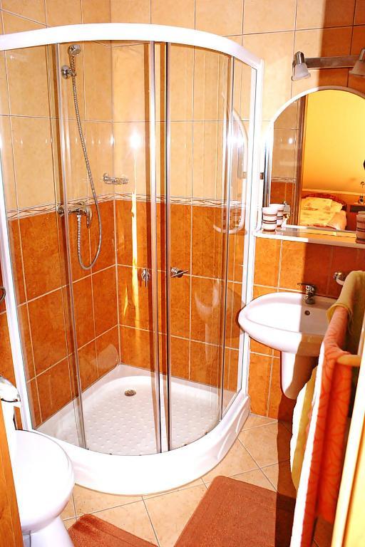 ホテル Abigel Vendeghaz ハルカーニャ 部屋 写真